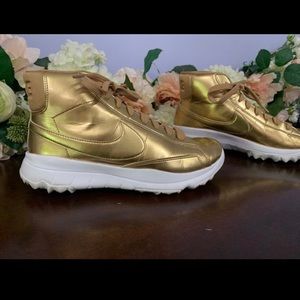 Nike shoes UNISEX GOLD size 8